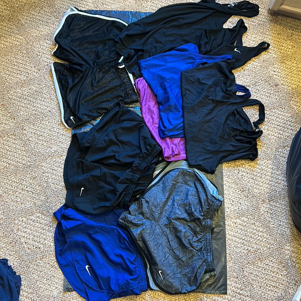 Women’s Nike Bundle- all size Medium